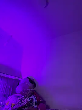 lucialauper  online show from 12/16/25, 12:37