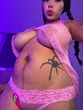 lucialauper  online show from 03/24/26, 12:21