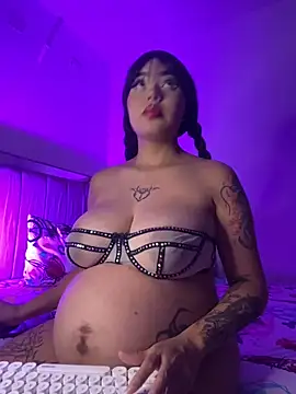 lucialauper  online show from 11/23/25, 12:31