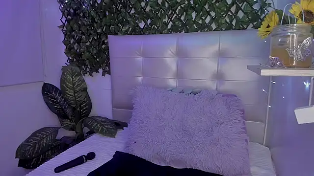 Anna Blade  online show from 11/10/25, 04:23