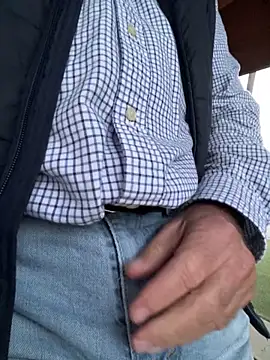 Snapshot of cyclone1212 chatting on 11/14/25, 11:47 cyclone1212 online show from 11/14/25, 11:47