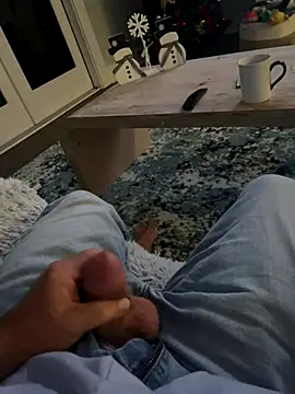 Snapshot of cyclone1212 chatting on 12/17/25, 05:07 cyclone1212 online show from 12/17/25, 05:07