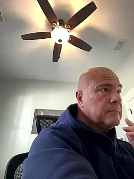 Snapshot of cyclone1212 chatting on 01/13/26, 04:44 cyclone1212 online show from 01/13/26, 04:44