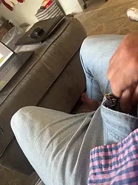 Snapshot of cyclone1212 chatting on 12/05/25, 01:53 cyclone1212 online show from 12/05/25, 01:53