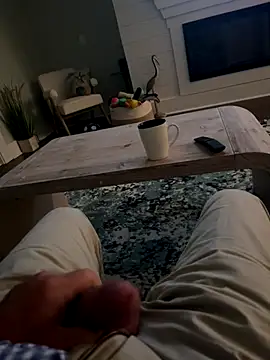 Snapshot of cyclone1212 chatting on 11/18/25, 10:40 cyclone1212 online show from 11/18/25, 10:40