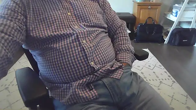 Snapshot of cyclone1212 chatting on 10/31/25, 12:24 cyclone1212 online show from 10/31/25, 12:24