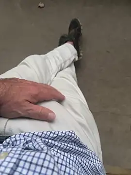 Snapshot of cyclone1212 chatting on 11/22/25, 11:53 cyclone1212 online show from 11/22/25, 11:53