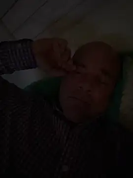 Snapshot of cyclone1212 chatting on 10/31/25, 12:07 cyclone1212 online show from 10/31/25, 12:07