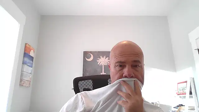 Snapshot of cyclone1212 chatting on 11/25/25, 01:11 cyclone1212 online show from 11/25/25, 01:11