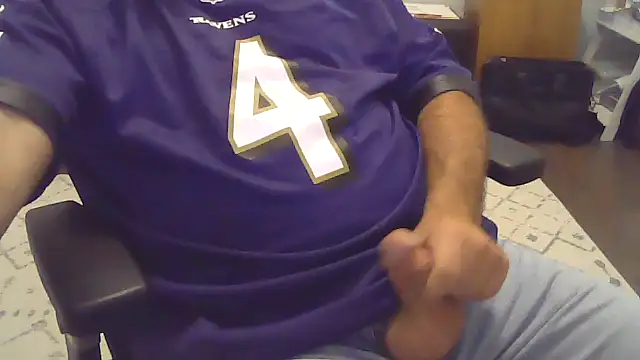 Snapshot of cyclone1212 chatting on 11/24/25, 10:26 cyclone1212 online show from 11/24/25, 10:26