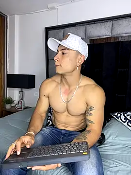 Snapshot of MR_MUSCLE chatting on 10/08/25, 11:34 MR MUSCLE online show from 10/08/25, 11:34