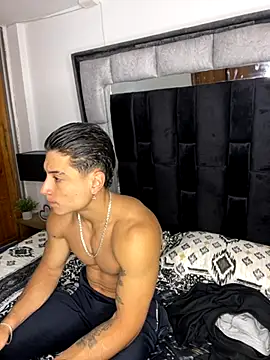 Snapshot of MR_MUSCLE chatting on 10/23/25, 11:42 MR MUSCLE online show from 10/23/25, 11:42