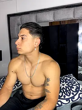 Snapshot of MR_MUSCLE chatting on 10/07/25, 11:33 MR MUSCLE online show from 10/07/25, 11:33