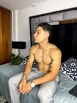 Snapshot of MR_MUSCLE chatting on 10/15/25, 11:18 MR MUSCLE online show from 10/15/25, 11:18