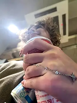 KellyKeler online show from 11/26/25, 11:54