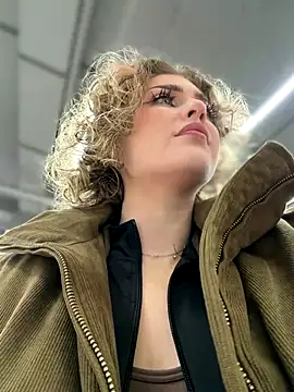 KellyKeler online show from 12/18/25, 01:37