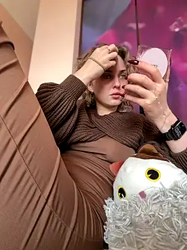 KellyKeler online show from 10/22/25, 10:04