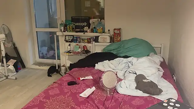 Snapshot of Remmy_Foxx_ chatting on 11/02/25, 01:38 Remmy Foxx online show from 11/02/25, 01:38