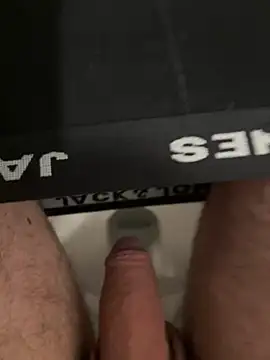 hugehairycock 98 online show from 12/17/25, 03:44