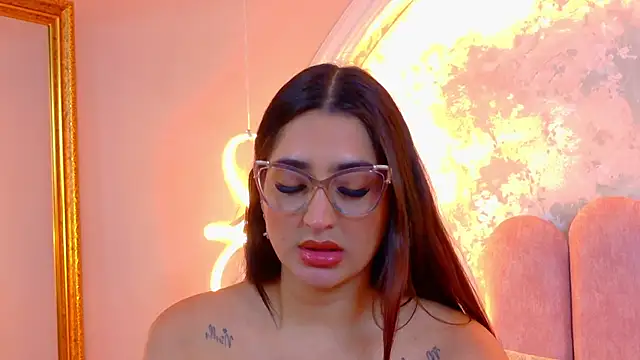 Snapshot of JasmineRhodes chatting on 06/03/26, 02:33 JasmineRhodes online show from 06/03/26, 02:33
