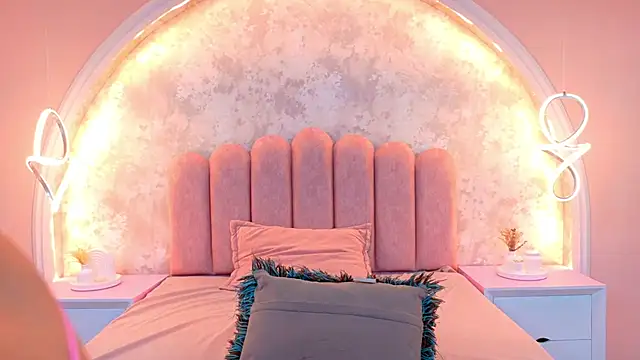 JasmineRhodes online show from 11/08/25, 01:14