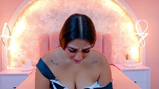 JasmineRhodes online show from 10/31/25, 01:08