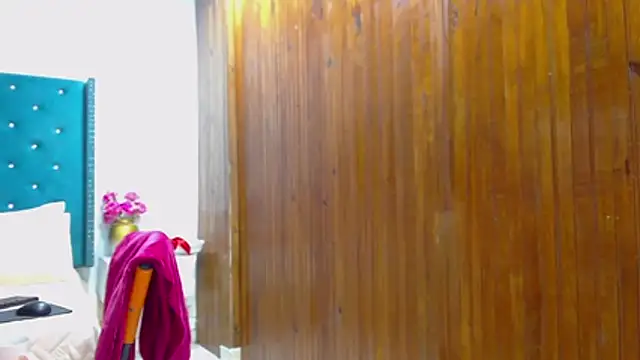 KimScarleth online show from 12/20/25, 03:04