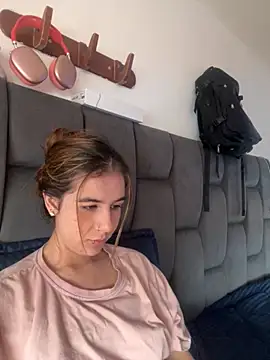 Snapshot of AllieYourGirl chatting on 11/17/25, 02:21 AllieYourGirl online show from 11/17/25, 02:21