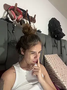 Snapshot of AllieYourGirl chatting on 12/20/25, 10:56 AllieYourGirl online show from 12/20/25, 10:56