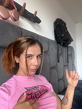 Snapshot of AllieYourGirl chatting on 11/18/25, 06:22 AllieYourGirl online show from 11/18/25, 06:22