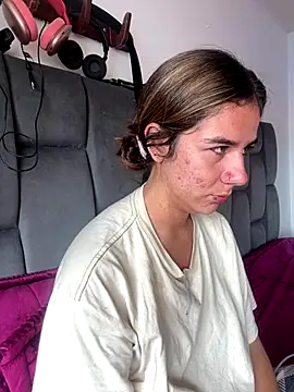 Snapshot of AllieYourGirl chatting on 12/19/25, 01:46 AllieYourGirl online show from 12/19/25, 01:46