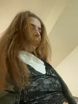 Snapshot of AllieYourGirl chatting on 10/27/25, 03:46 AllieYourGirl online show from 10/27/25, 03:46