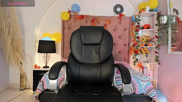 SwettRenata  online show from 09/30/25, 07:31
