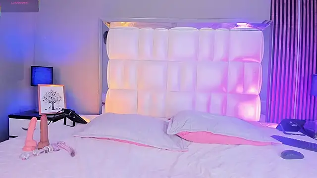 SwettRenata  online show from 02/13/26, 12:21