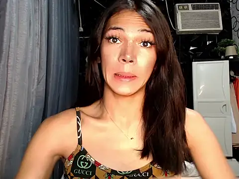 Snapshot of ladyhotcuming chatting on 06/20/26, 11:43 ladyhotcuming online show from 06/20/26, 11:43