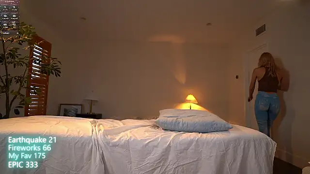 Snapshot of MsCindyLuv chatting on 03/22/26, 05:47 MsCindyLuv online show from 03/22/26, 05:47