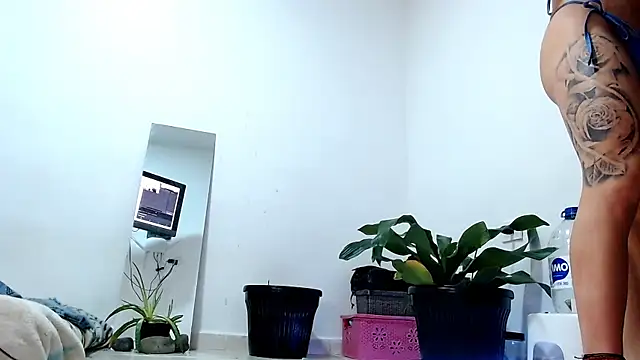 saara johnson496 online show from 11/05/25, 12:03