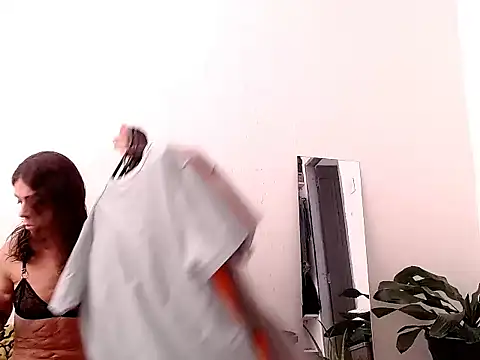 saara johnson496 online show from 10/28/25, 03:55