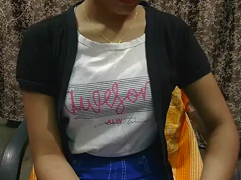 Snapshot of lovely_soniya chatting on 02/02/26, 05:39 lovely soniya online show from 02/02/26, 05:39