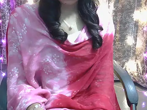 Snapshot of lovely_soniya chatting on 12/18/25, 05:45 lovely soniya online show from 12/18/25, 05:45