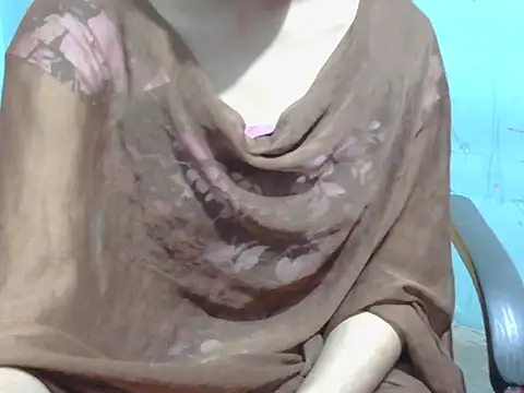 Snapshot of lovely_soniya chatting on 10/28/25, 04:35 lovely soniya online show from 10/28/25, 04:35