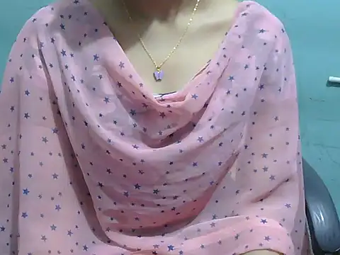 Snapshot of lovely_soniya chatting on 11/10/25, 06:40 lovely soniya online show from 11/10/25, 06:40