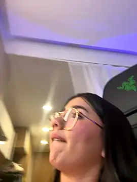 Michelle Zoe online show from 11/13/25, 05:22