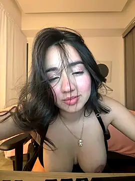 Michelle Zoe online show from 12/03/25, 02:34