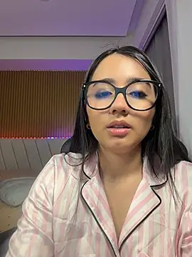 Snapshot of Michelle_Zoe chatting on 05/16/26, 01:26 Michelle Zoe online show from 05/16/26, 01:26