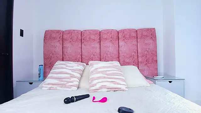 emmacurvy online show from 11/27/25, 03:18