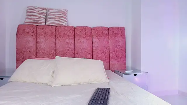 emmacurvy online show from 12/02/25, 03:07