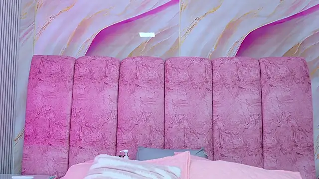 emmacurvy online show from 04/15/26, 03:23