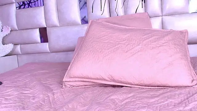 emmacurvy online show from 10/23/25, 03:05