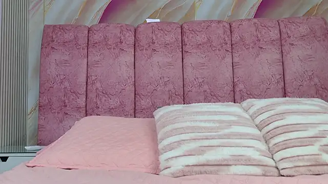 emmacurvy online show from 04/18/26, 03:09